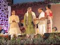 भारतकोश संस्थापक श्री आदित्य चौधरी जी को माननीय गृहमंत्री श्री राजनाथ सिंह 'विश्व हिन्दी सम्मान' से सम्मानित करते हुए