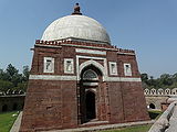 Tomb-Of-Ghayasuddin-Tughlak-2.jpg