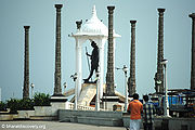 Gandhi-Statue-Pondicherry.jpg