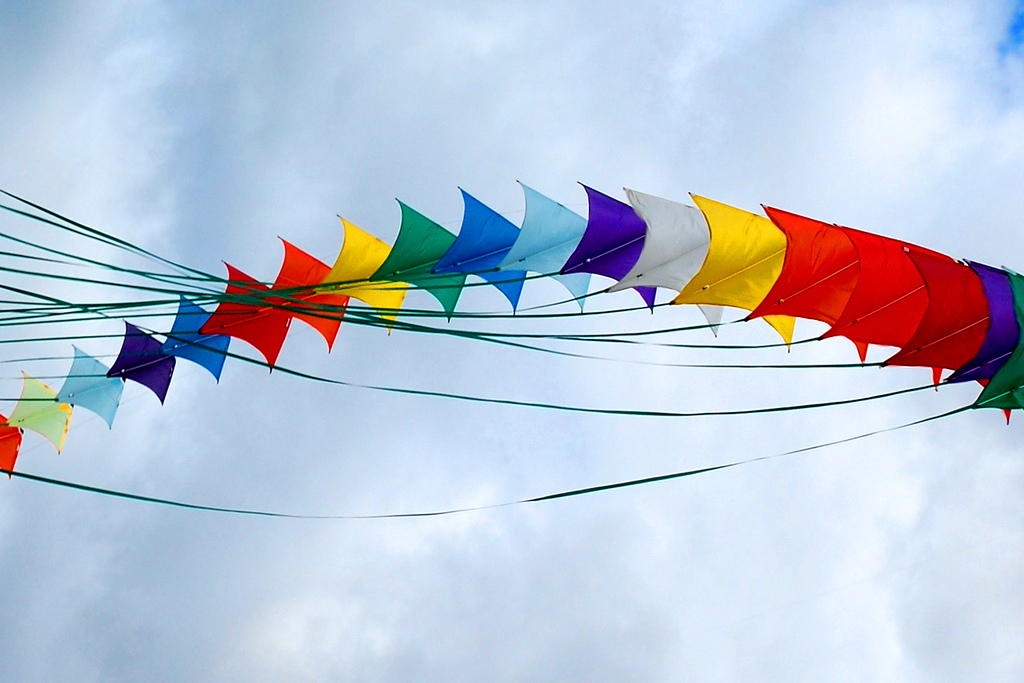 Kites To Colour