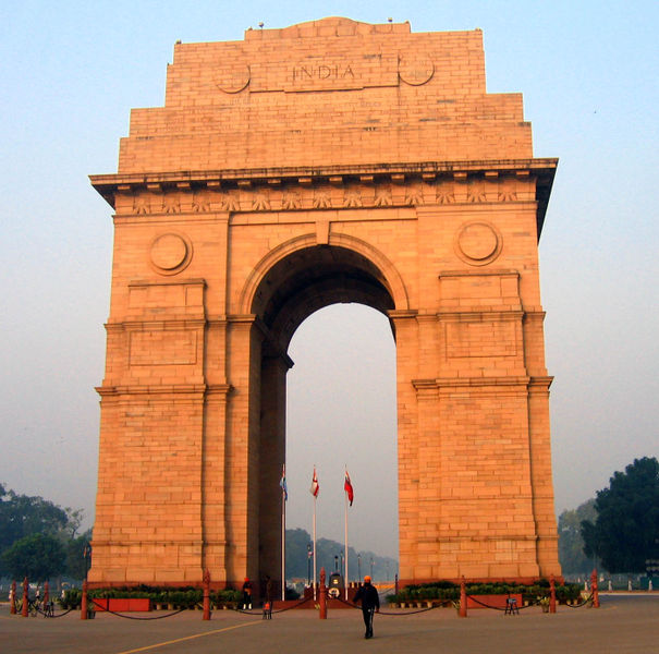 चित्र:India-Gate-Delhi-8.jpg