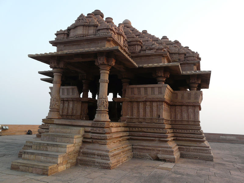 चित्र:Saas-Bahu temple-4.jpg