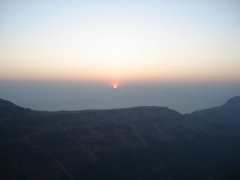 चित्र:Sunrise-at-Matheran-2.jpg