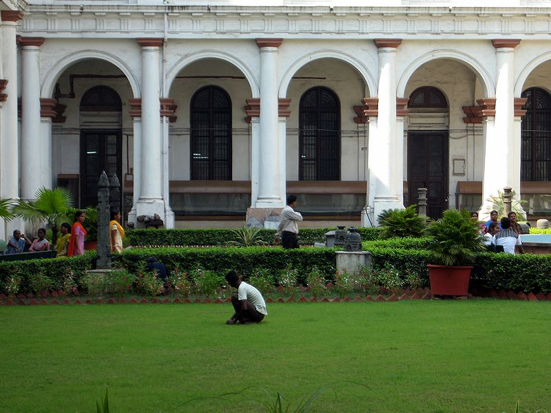 चित्र:Indian-Museum-Kolkata.jpg