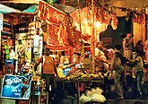 वाराणसी में बाज़ार का एक दृश्य