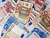 यूरो नोटों का ढेर