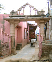 जतीपुरा मंदिर, प्रवेश द्वार