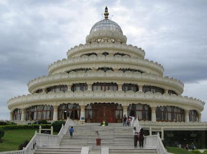 चित्र:The-Art-of-Living-Bangalore.jpg