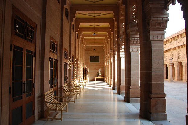चित्र:Umaid-Bhawan-Palace-7.jpg
