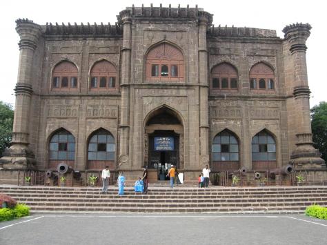 चित्र:Bijapur-museum.jpg