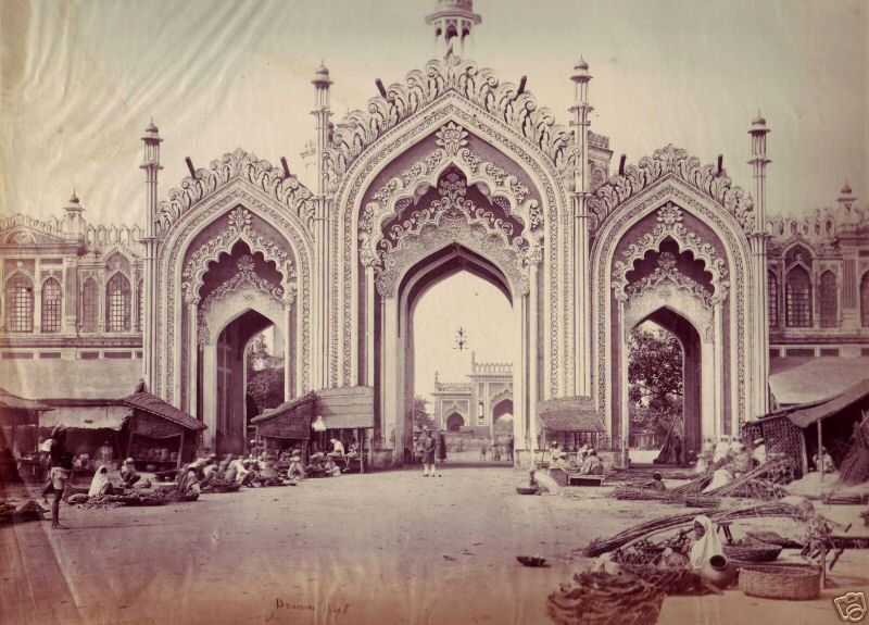 चित्र:Rumi-Darwaza-Lucknow-4.jpg