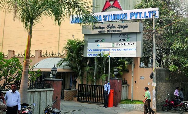 चित्र:Annapurna-Studios.jpg