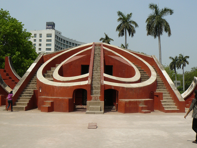 चित्र:Jantar-Mantar-Delhi-10.jpg