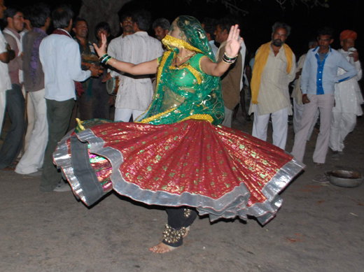 चित्र:Rai-Dance.jpg