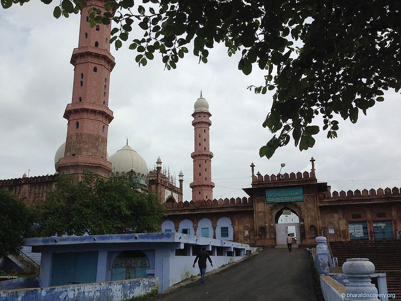 चित्र:Darul-Uloom-Tajul-Masjid-Bhopal-2.jpg