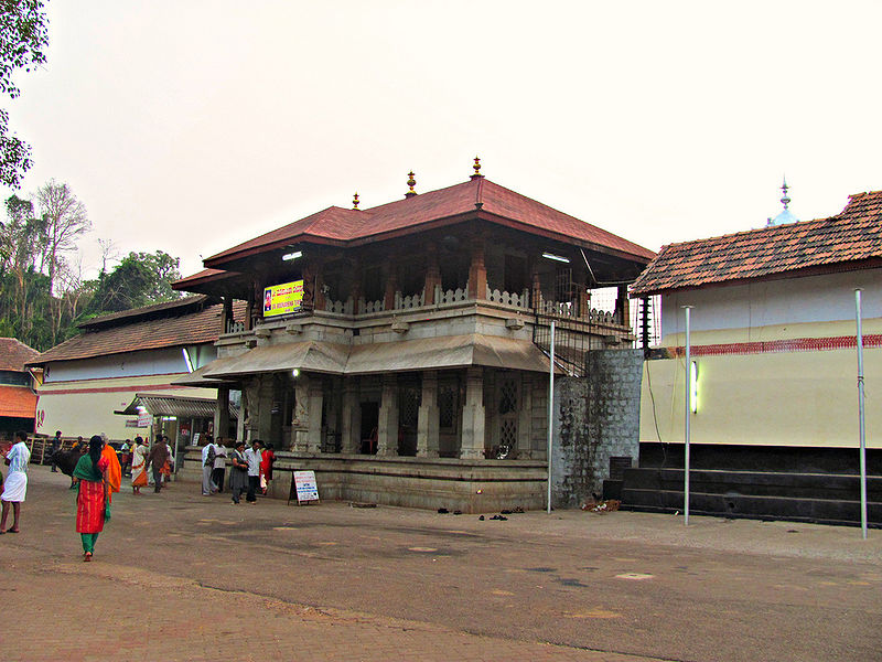 चित्र:Mookambika-Temple-Kollur.jpg