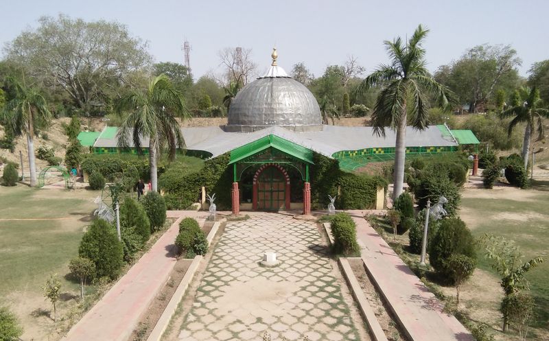 चित्र:Alwar-Company-Garden.jpg