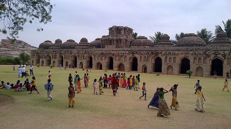 चित्र:Elephant-Stables-Hampi.jpg