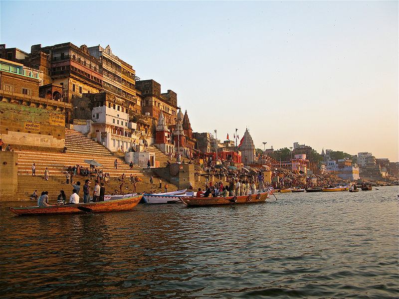 चित्र:Ghat-Varanasi-13.jpg
