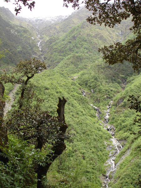 चित्र:Yamunotri-2.jpg