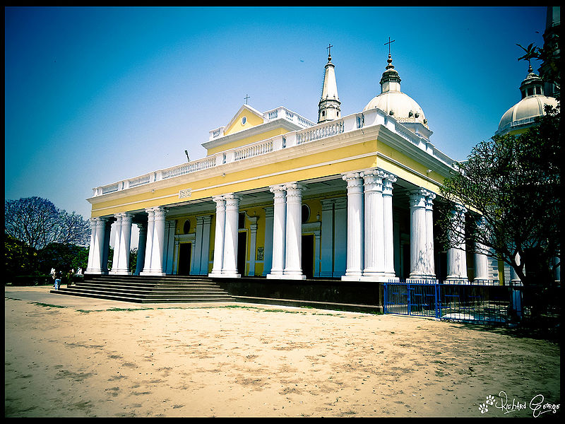 चित्र:Basilica-Of-Our-Lady-Of-Graces.jpg