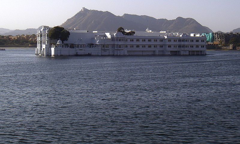 चित्र:Jag-Niwas-Udaipur-2.jpg