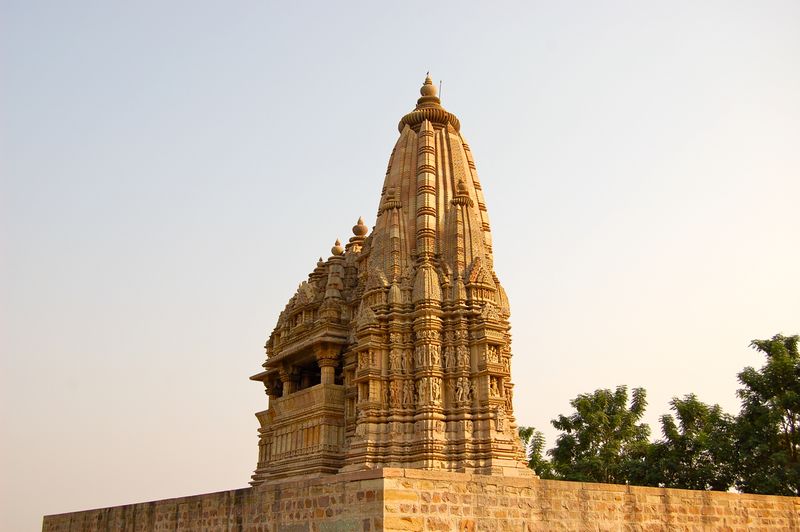 चित्र:Javari-Temple-Khajuraho-3.jpg