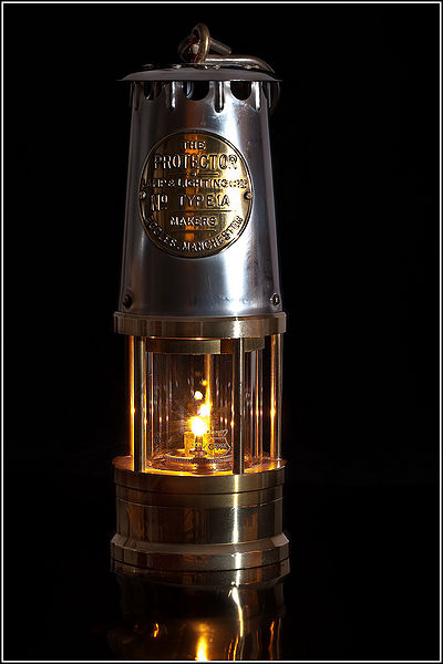 चित्र:Safety-Lamp.jpg