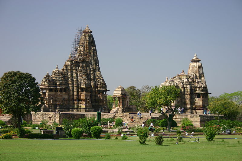 चित्र:Khajuraho-Temple-10.jpg