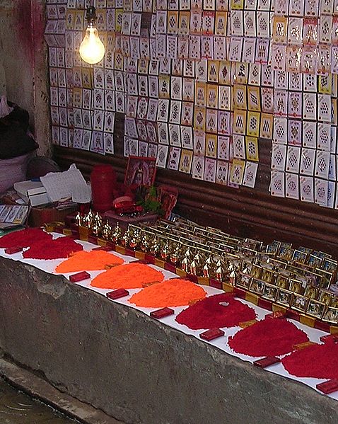 चित्र:Market-Varanasi-4.jpg