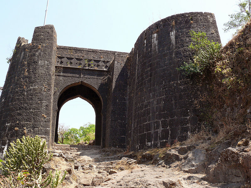 चित्र:Purandarh-Fort-Pune-1.jpg