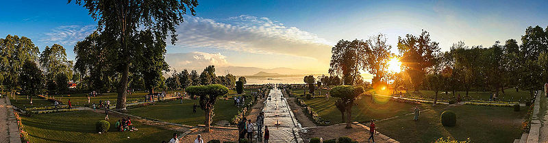 चित्र:Nishat-Bagh-Srinagar-3.jpg