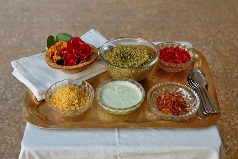 चित्र:Gujarati-Thali.jpg