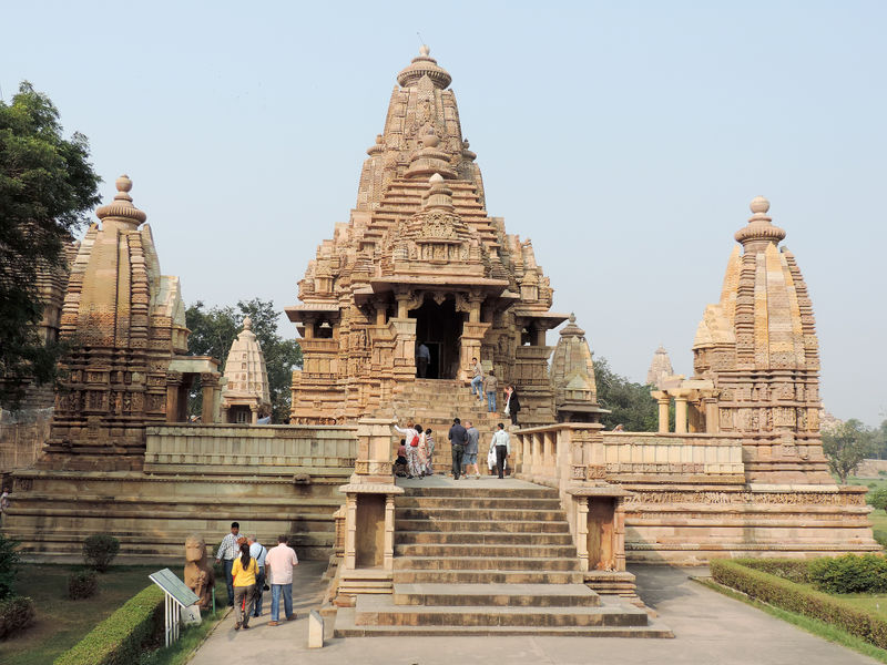 चित्र:Lakshmana-Temple-Khajuraho-3.jpg