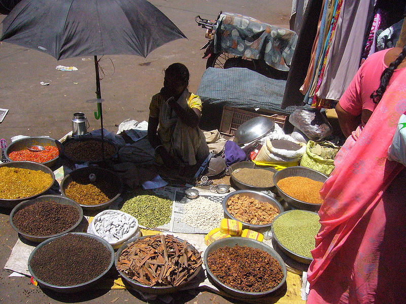 चित्र:Ranjit-Road-Market-Jamnagar.jpg