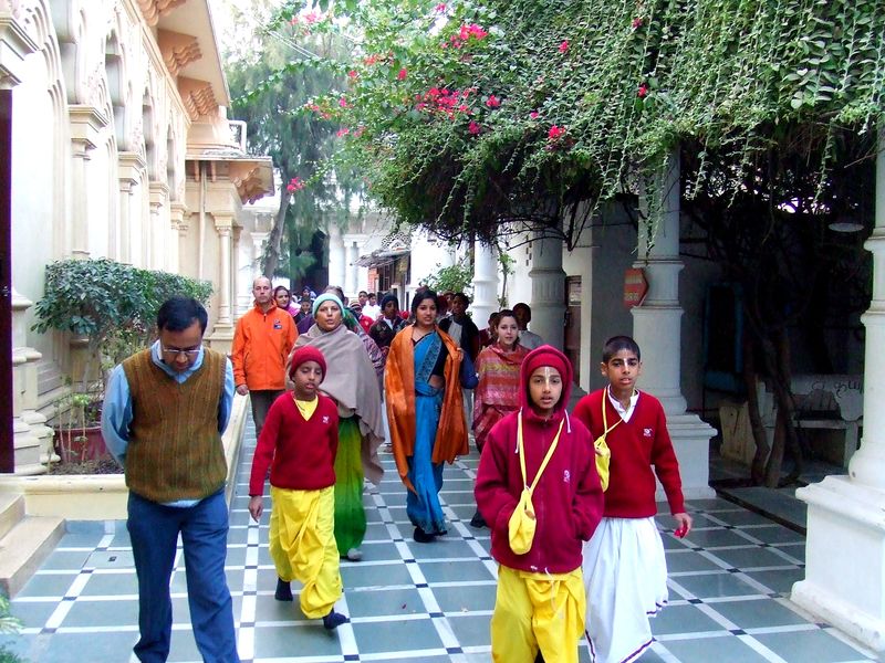 चित्र:Iskcon-Temple-Vrindavan-1.jpg