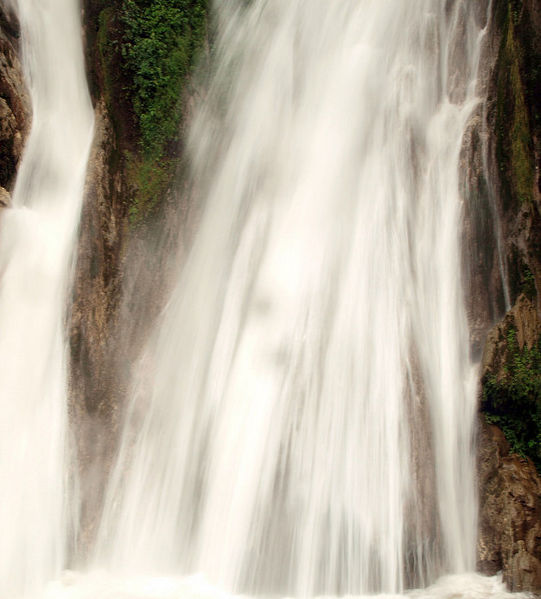 चित्र:Kempty-Falls-Mussorie-2.jpg