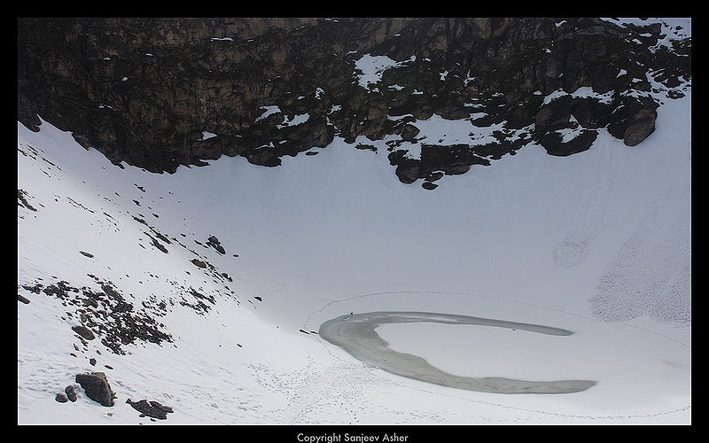 चित्र:Roopkund-Lake.jpg