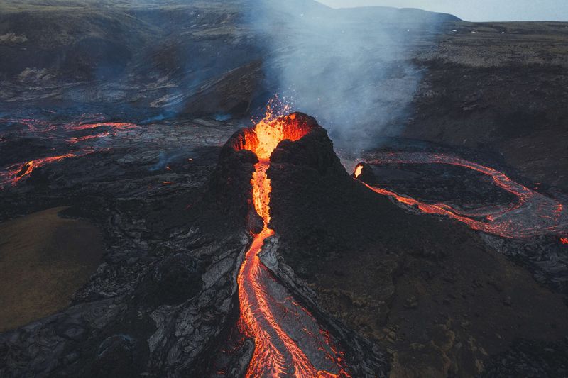 चित्र:Lava-flow-2.jpg