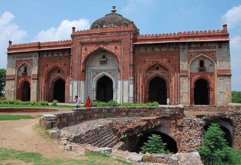 चित्र:Purana-Qila-Delhi-1.jpg