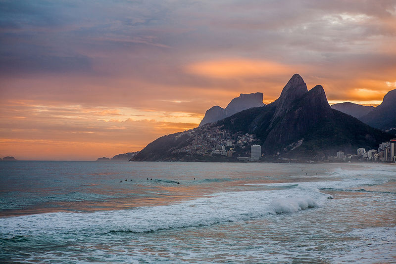 चित्र:Ipanema-Beach-Brazil.jpg