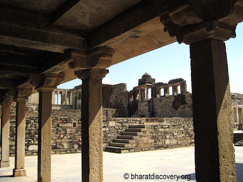 चित्र:Chittorgarh-Fort-15.jpg