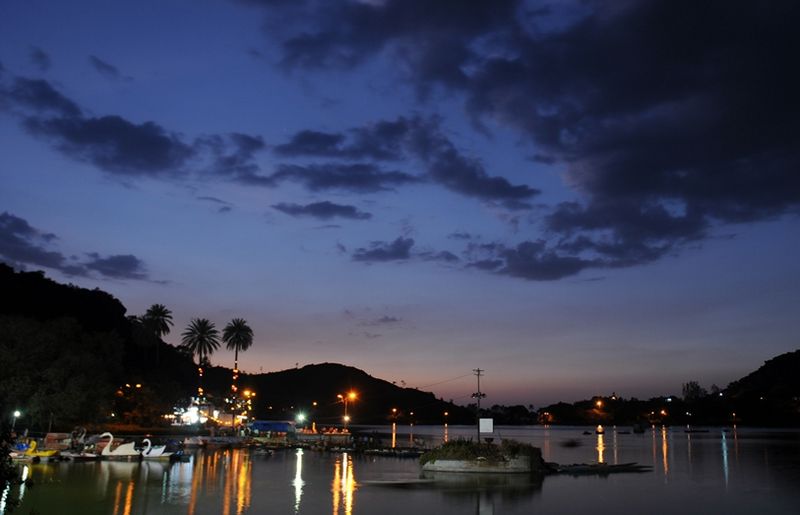 चित्र:Nakki-Lake-Mount-Abu-3.jpg