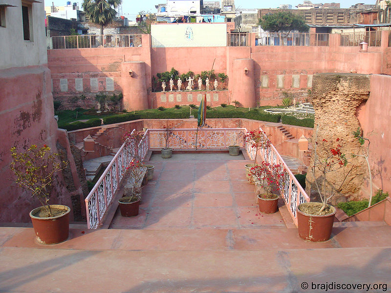 चित्र:Brahma-Kund-Vrindavan-1.jpg