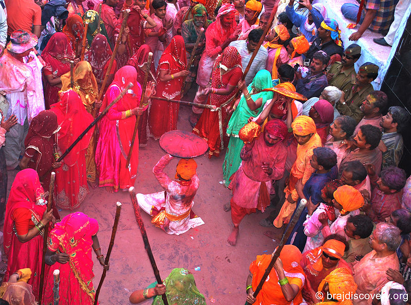 चित्र:Lathmar-Holi-Barsana-Mathura-23.jpg