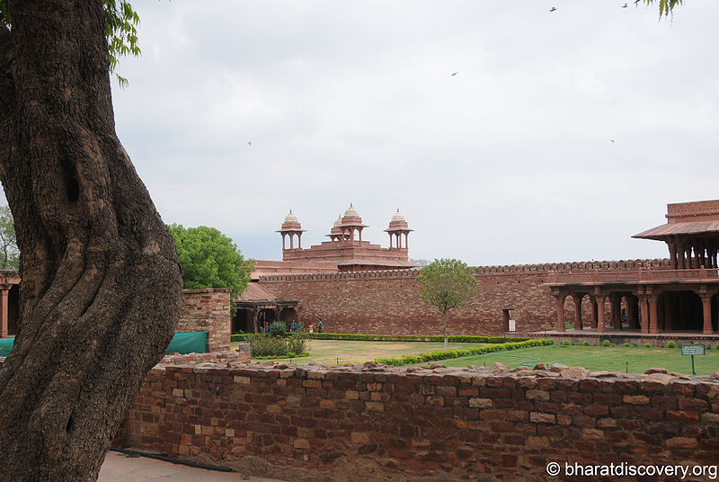 चित्र:Fatehpur-Sikri-Agra-12.jpg