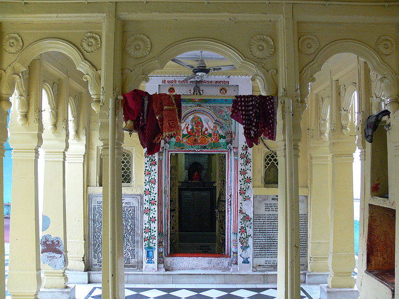 चित्र:Madhyameshwar,varanasi.jpg