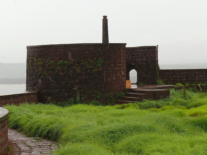 चित्र:Ratnadurg-Fort.jpg