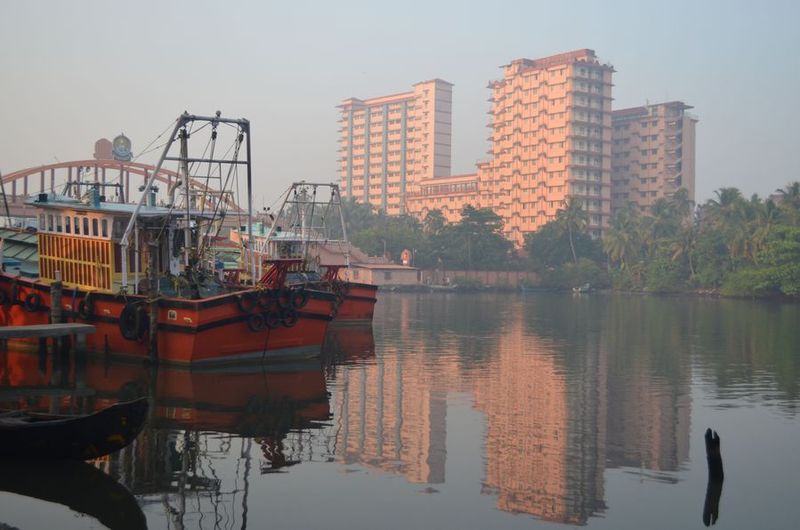 चित्र:Mata-Amritanandamayi-Ashram-Kollam.jpg