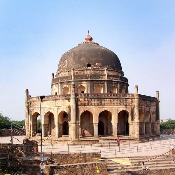 चित्र:Tomb-of-Adham-Khan.jpg